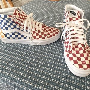 Vans size mens 9.5 woman’s 11. Like new. Barley warn